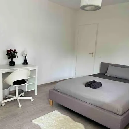 Zentral Gelegenes 5 Minuten Hbf Apartment