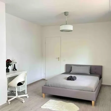 Zentral Gelegenes 5 Minuten Hbf Apartment *